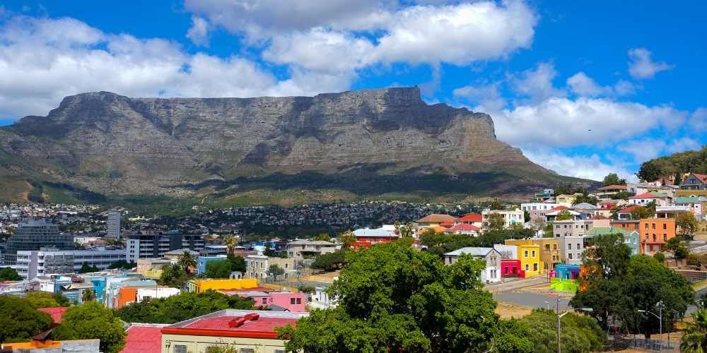 Bo-Kaap colourful houses with Table Mountain